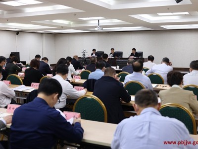 近日，全区专项整治领导干部利用职权或影响力插手工程项目谋私贪腐问题工作部署会召开。自治区党委常委、自治区纪委书记、自治区监委主任房灵敏出席会议并讲话，强调要深入学习贯彻党的二十大和中央纪委二次全会精神，按照自治区党委工作要求，把专项整治作为