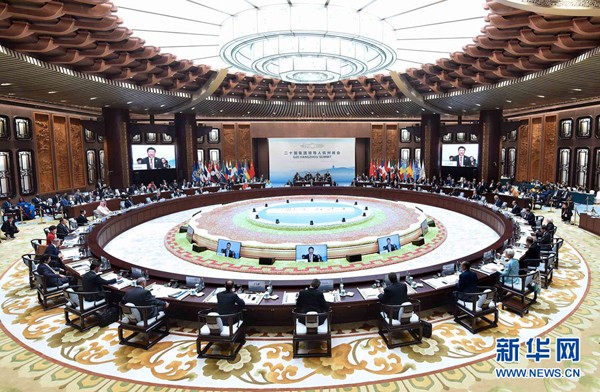 习近平:新时代的领路人
