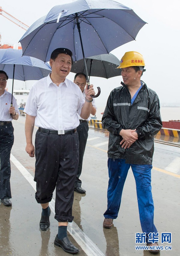 习近平:新时代的领路人